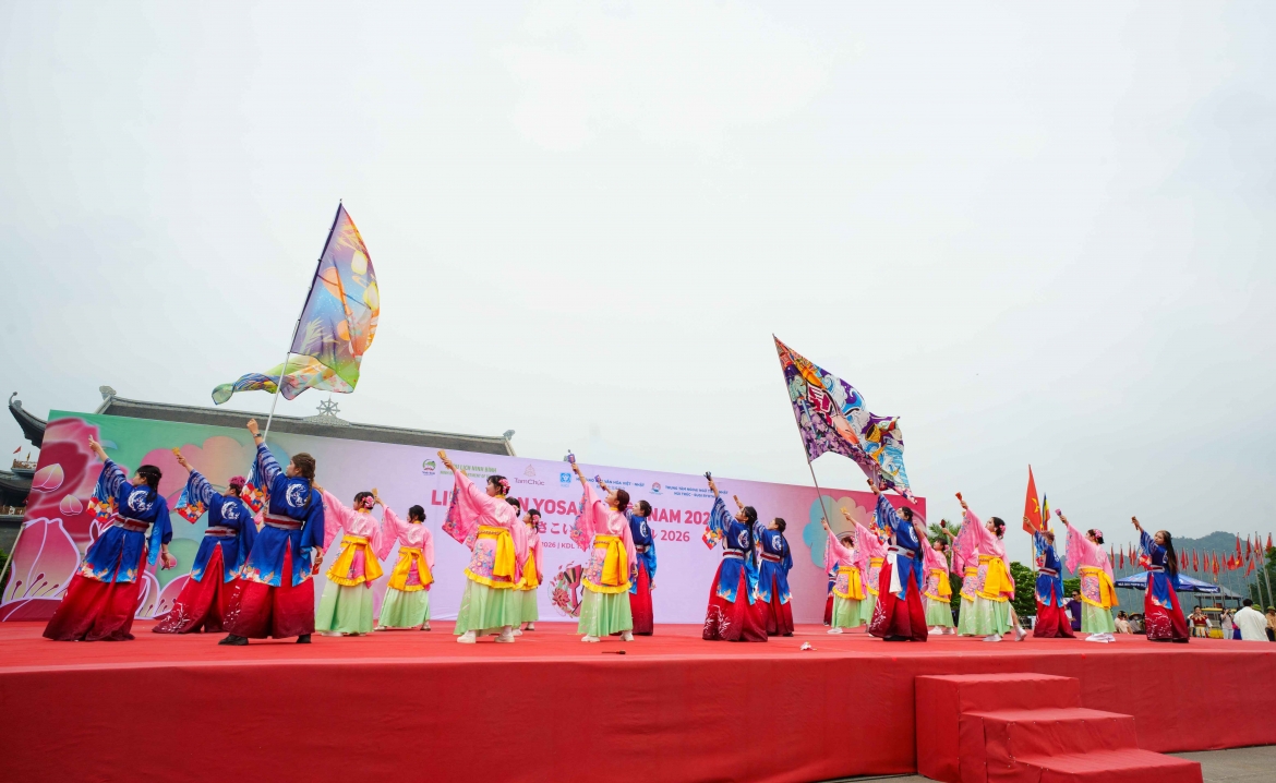 Không gian Khu du lịch Tam Chúc rực rỡ trong lễ khai mạc Liên hoan Yosakoi Việt Nam 2026.