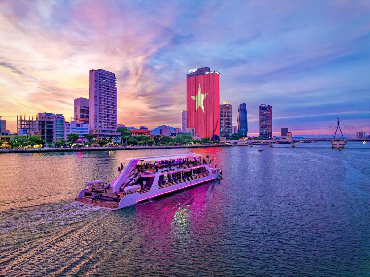 Tour trải nghiệm trên du thuyền sông Hàn tại Đà Nẵng. Nguồn: Poseidon Cruise