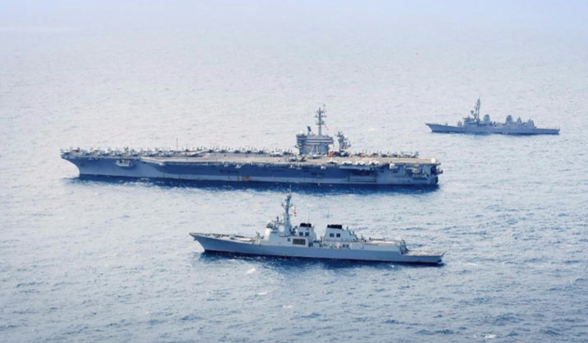 Tàu thuyền di chuyển qua Eo biển Hormuz. Ảnh: India Today