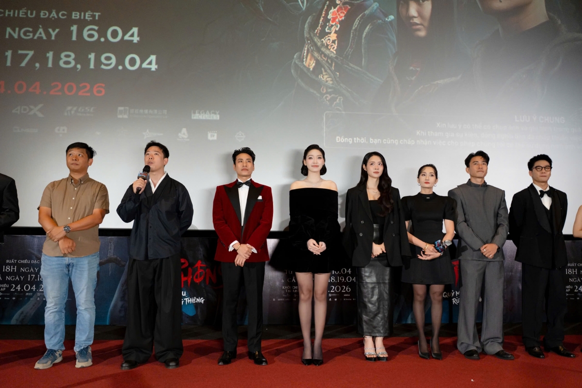 Đoàn phim “Phí Phông: Quỷ máu rừng thiêng”