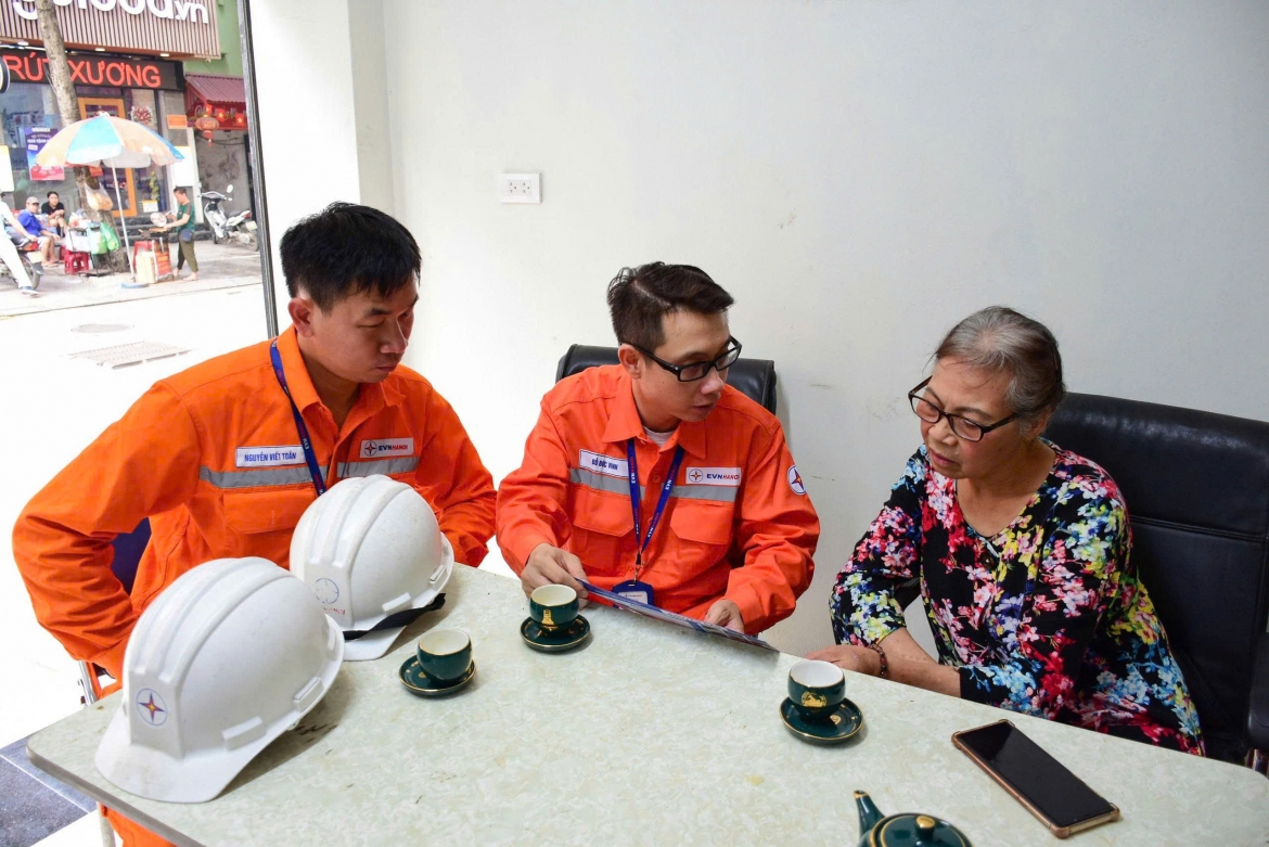 Đội ngũ kỹ thuật viên có tay nghề cao được đào tạo chính quy cung cấp các thông tin chính xác cho khách hàng