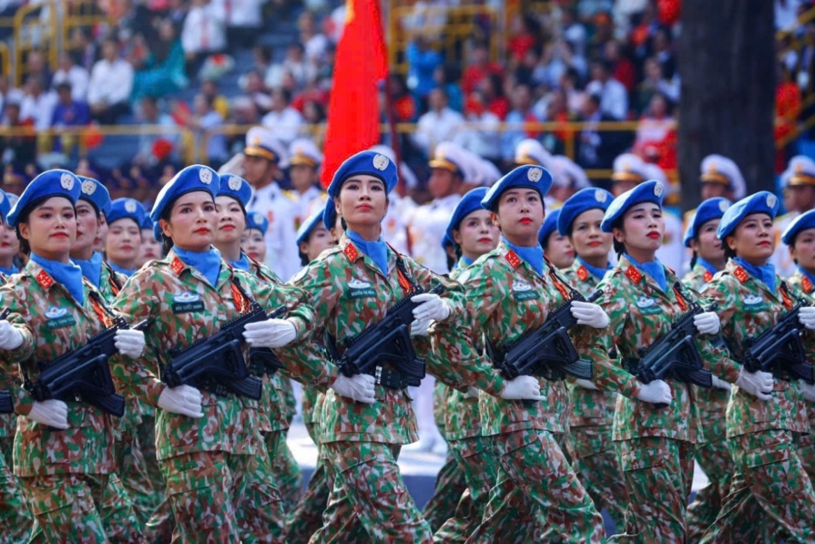 Khối nữ Gìn giữ hòa bình diễu binh, diễu hành Lễ kỷ niệm 50 năm Ngày Giải phóng miền Nam, thống nhất đất nước (30/4/1975 - 30/4/2025). 