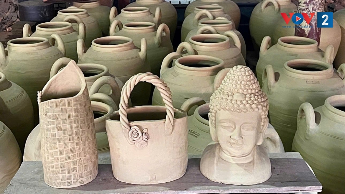 Một số sản phẩm gốm Quyết Thành