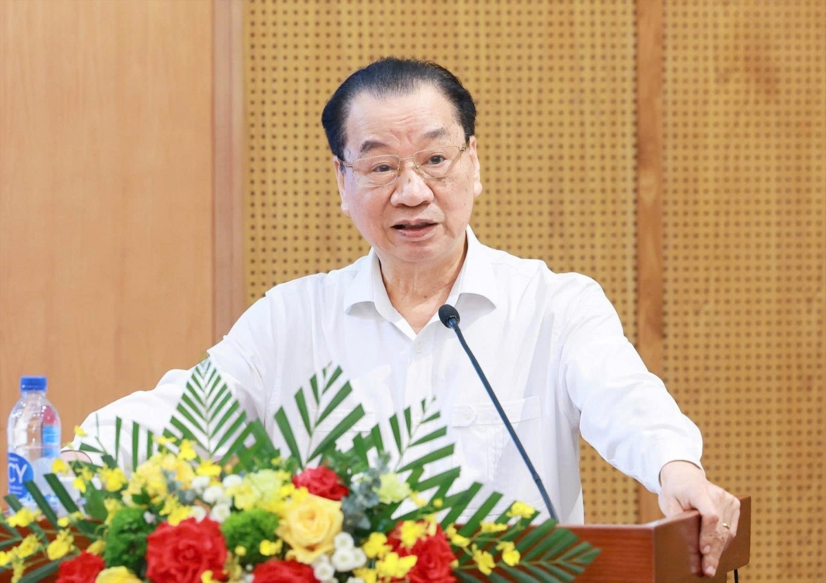 GS.TS. Phùng Hữu Phú quán triệt chuyên đề “Quan điểm về xây dựng, phát triển văn hoá, con người Việt Nam trong Văn kiện Đại hội XIV của Đảng”.