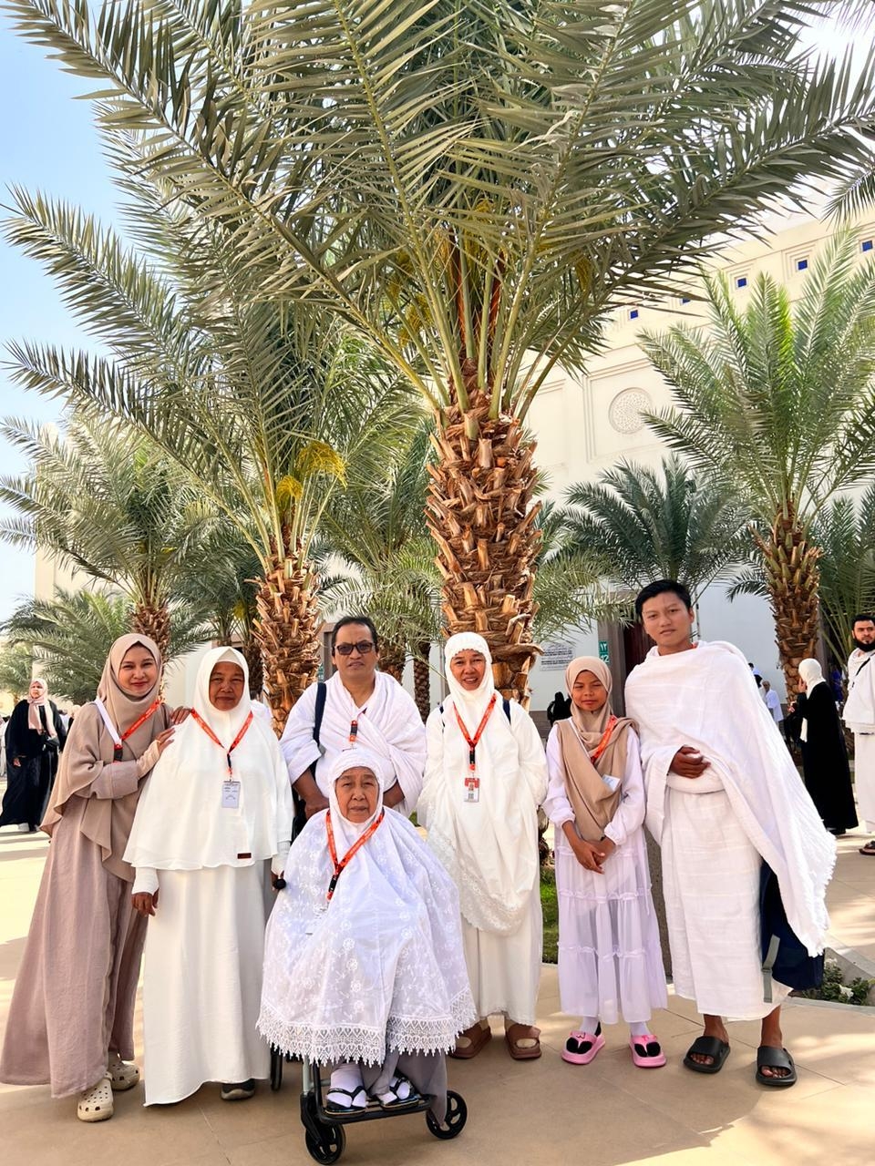 Gia đình ông Rudy Hartono trong chuyến hành hương đến thánh địa Mecca. Ảnh do nhân vật cung cấp