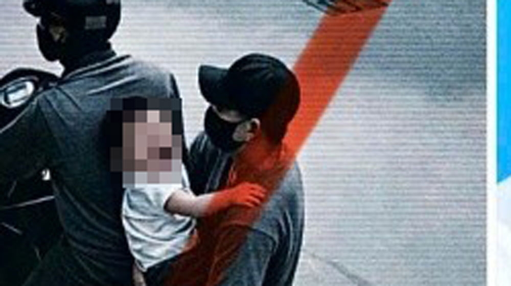 Hình ảnh bé trai được chia sẻ trên mạng xã hội.  (Ảnh chụp màn hình).