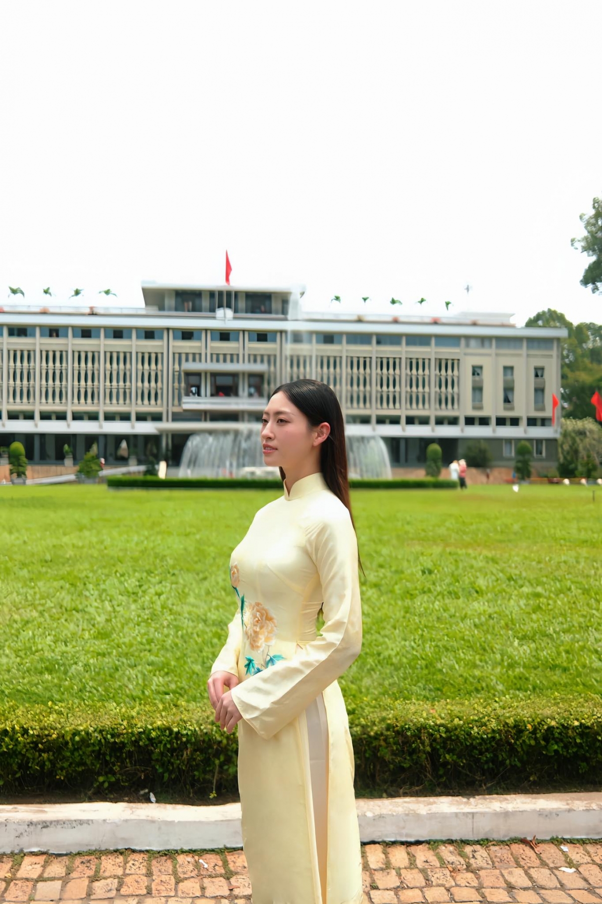 Lương Thùy Linh khoe ảnh trang nghiêm tại Dinh Độc Lập, chia sẻ khoảnh khắc ý nghĩa nhân dịp kỷ niệm 51 năm Ngày Giải phóng miền Nam, thống nhất đất nước (30/4/1975 - 30/4/2026).