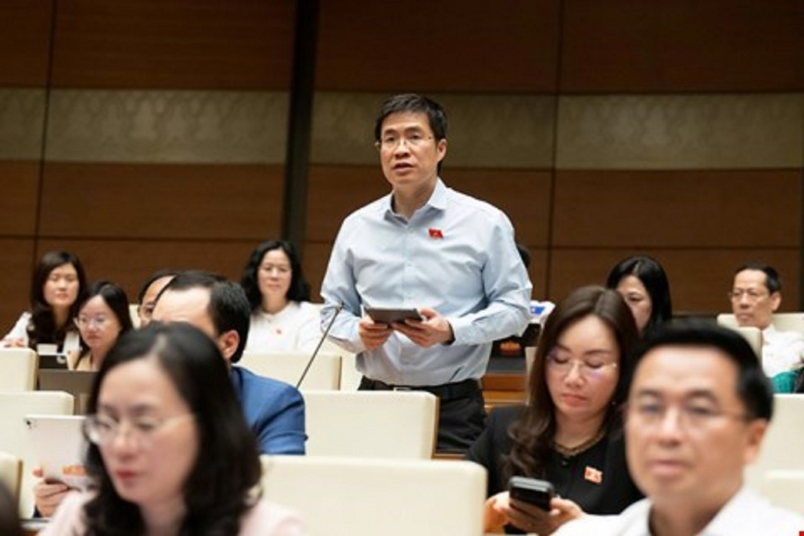 Đại biểu Hoàng Mình Hiếu, đoàn ĐBQH tỉnh Nghệ An
