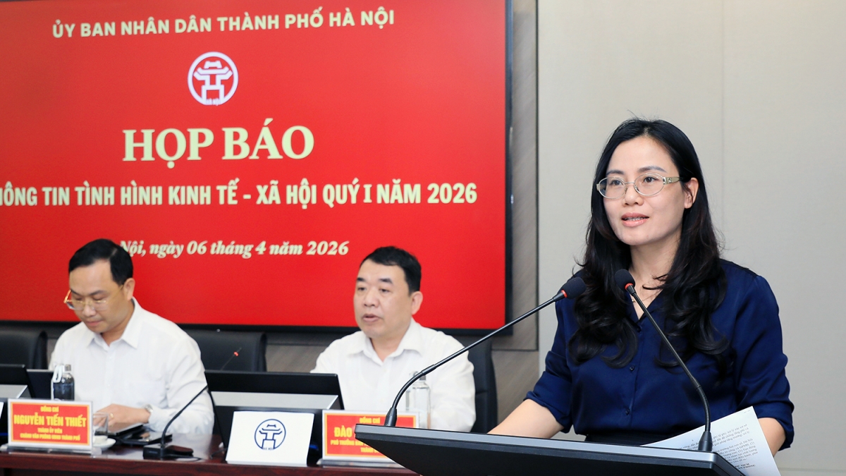 Phó Giám đốc Sở Tài chính Hà Nội Đỗ Thu Hằng đã thông tin về tình hình kinh tế - xã hội Quý I và nhiệm vụ trọng tâm Quý II của thành phố Hà Nội năm 2026.