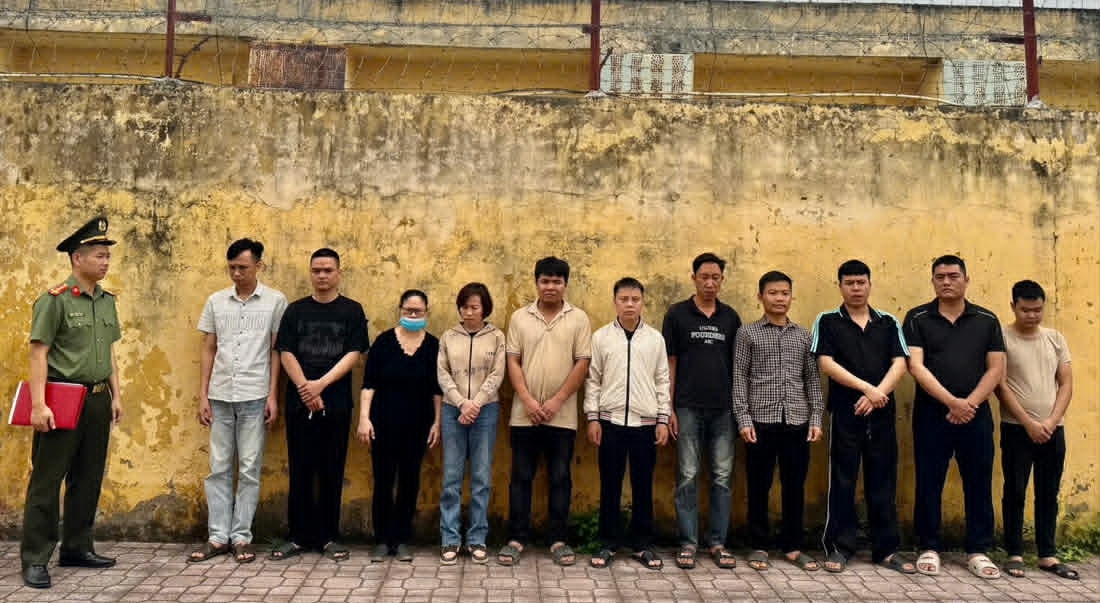 Nhóm đối tượng cho thuê tài khoản ngân hàng phục vụ cá cược trực tuyến, thu lợi hàng trăm triệu đồng.