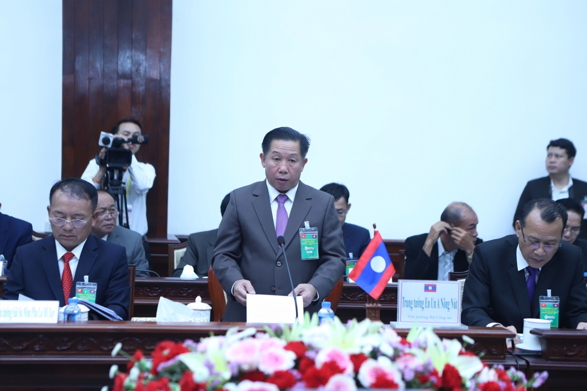 Trung tướng En Ouanongnout - Thứ trưởng kiêm Tổng Cục trưởng Tổng cục An ninh, Bộ Công an Lào phát biểu tại hội nghị