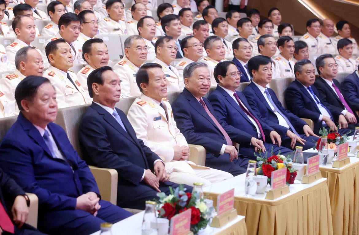 Các đại biểu tại lễ kỷ niệm.