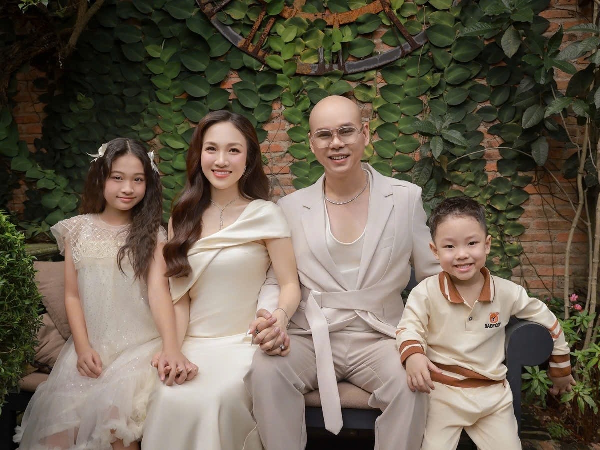 Phan Đinh Tùng chính thức không nhận bất kỳ công việc nào vào ngày Chủ nhật để dành khoảng thời gian để trở về với đức tin, gia đình và chính bản thân mình.