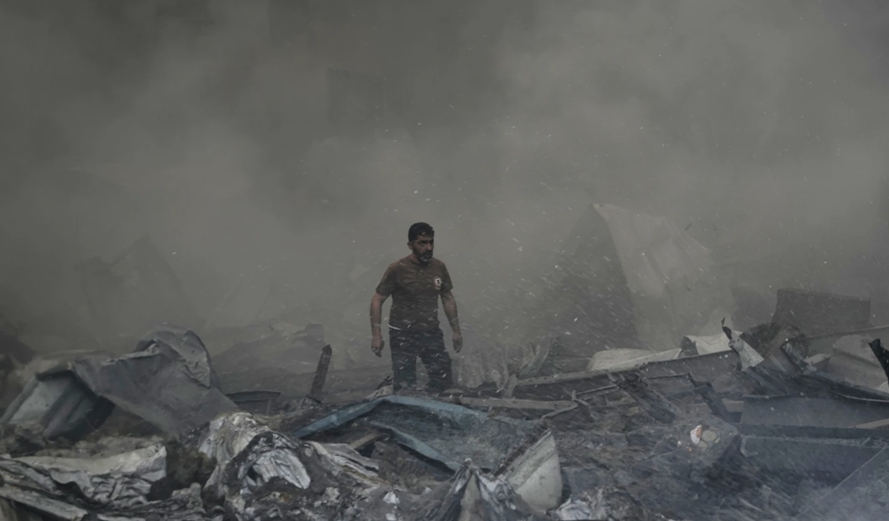 Iran cáo buộc Mỹ vi phạm lệnh ngừng bắn sau khi Israel không kích vào một tòa nhà chung cư ở Beirut, Lebanon. Ảnh: AP