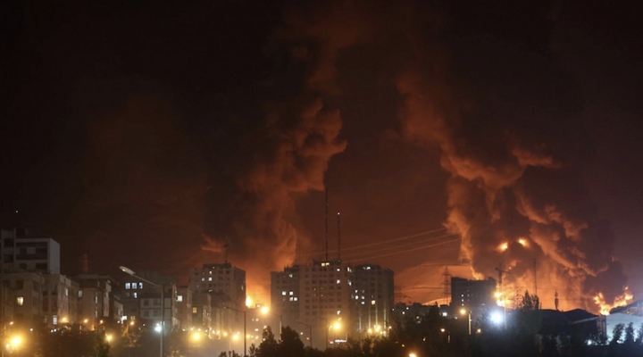 Mỹ và Israel dồn dập tấn công vào Iran. Ảnh: Reuters