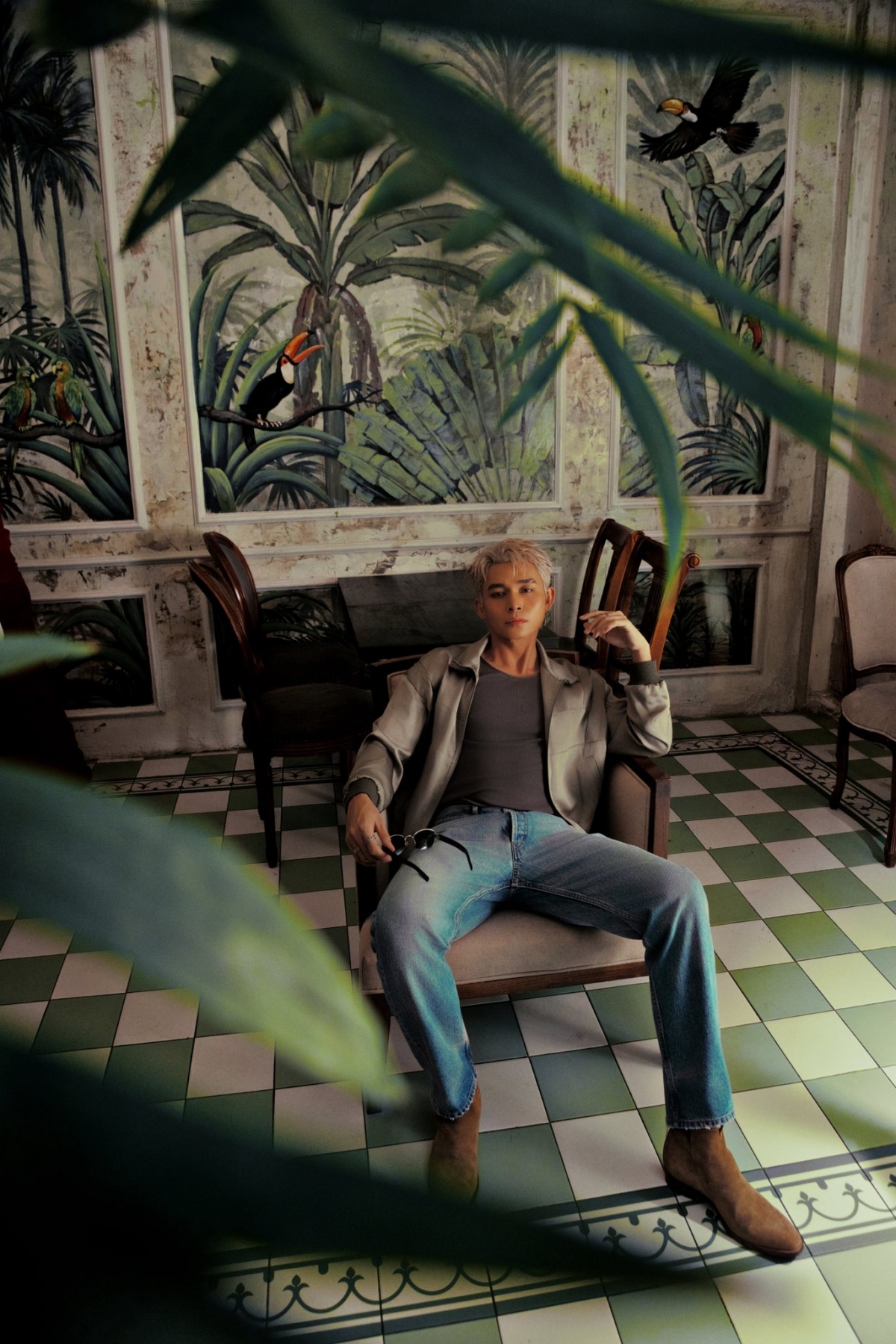 Jun Phạm đăng ảnh với caption đầy tâm trạng: “Thế gian cuồng quay…”, khiến fan tò mò không biết nam nghệ sĩ đang suy tư điều gì?!