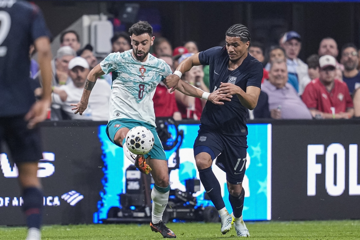 Bruno Fernandes lập cú đúp kiến tạo trong ngày ĐT Bồ Đào Nha thắng ĐT Mỹ 2-0. (Ảnh: Reuters)