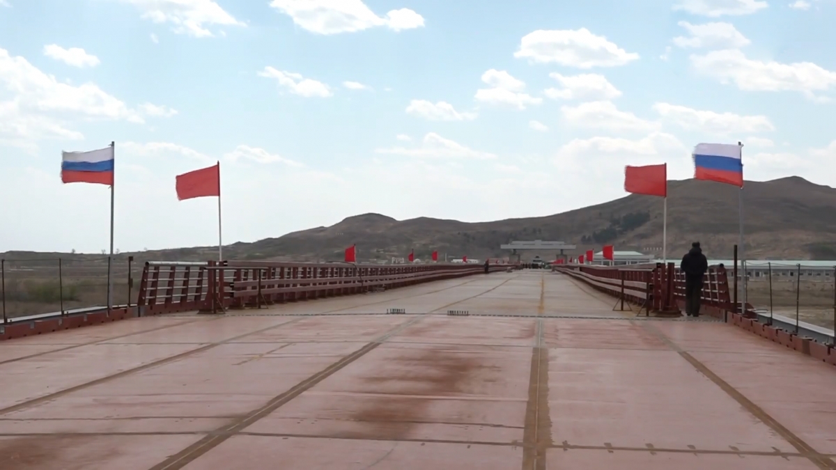 Cây cầu là biểu tượng của hòa bình, láng giềng hữu nghị giữa Nga và Triều Tiên.