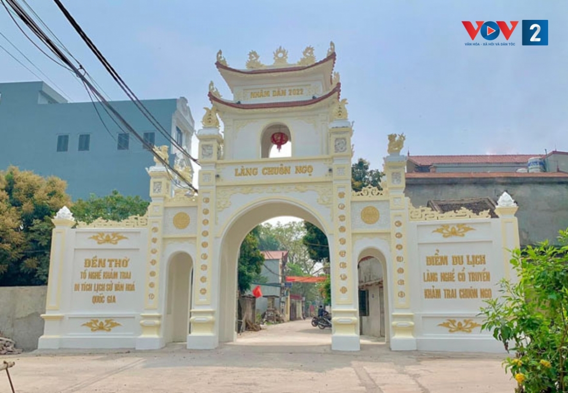 Cổng làng nghề khảm trai Chuôn Ngọ, xã Chuyên Mỹ, TP. Hà Nội