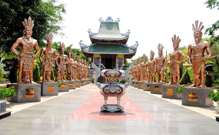 Công trình tượng Quốc tổ và 18 Vua Hùng ở Gia Lai. (Ảnh: VietKings)