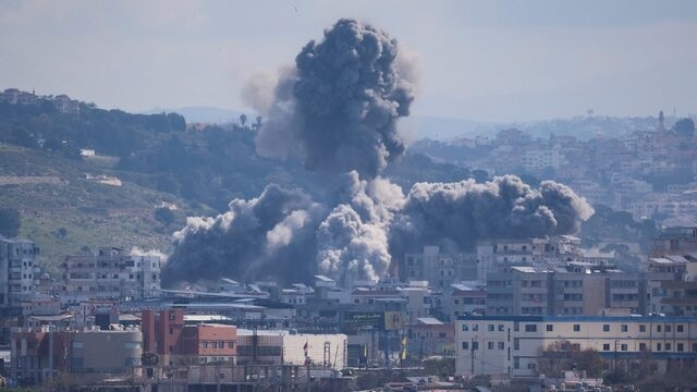 Quân đội Israel tấn công nhằm vào Hezbollah ở Lebanon. (Ảnh: Reuters)