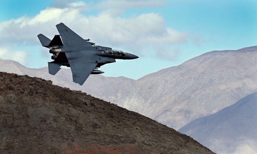 Lực lượng đặc nhiệm Mỹ cuối cùng đã tìm thấy và giải cứu được quân nhân gặp nạn trong vụ rơi máy bay F-15 vào tối 4-4. Ảnh: AP