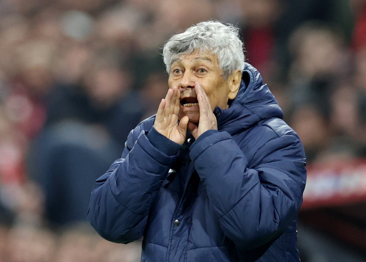 HLV Mircea Lucescu khi ĐT Romania hôm 26/3. (Ảnh: Reuters). 