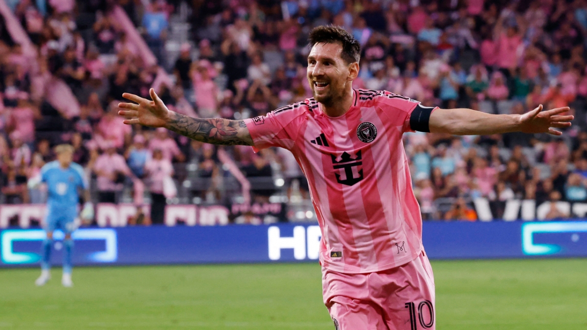 Messi ghi bàn trong ngày Inter Miami ra mắt SVĐ mới (Ảnh: Reuters)