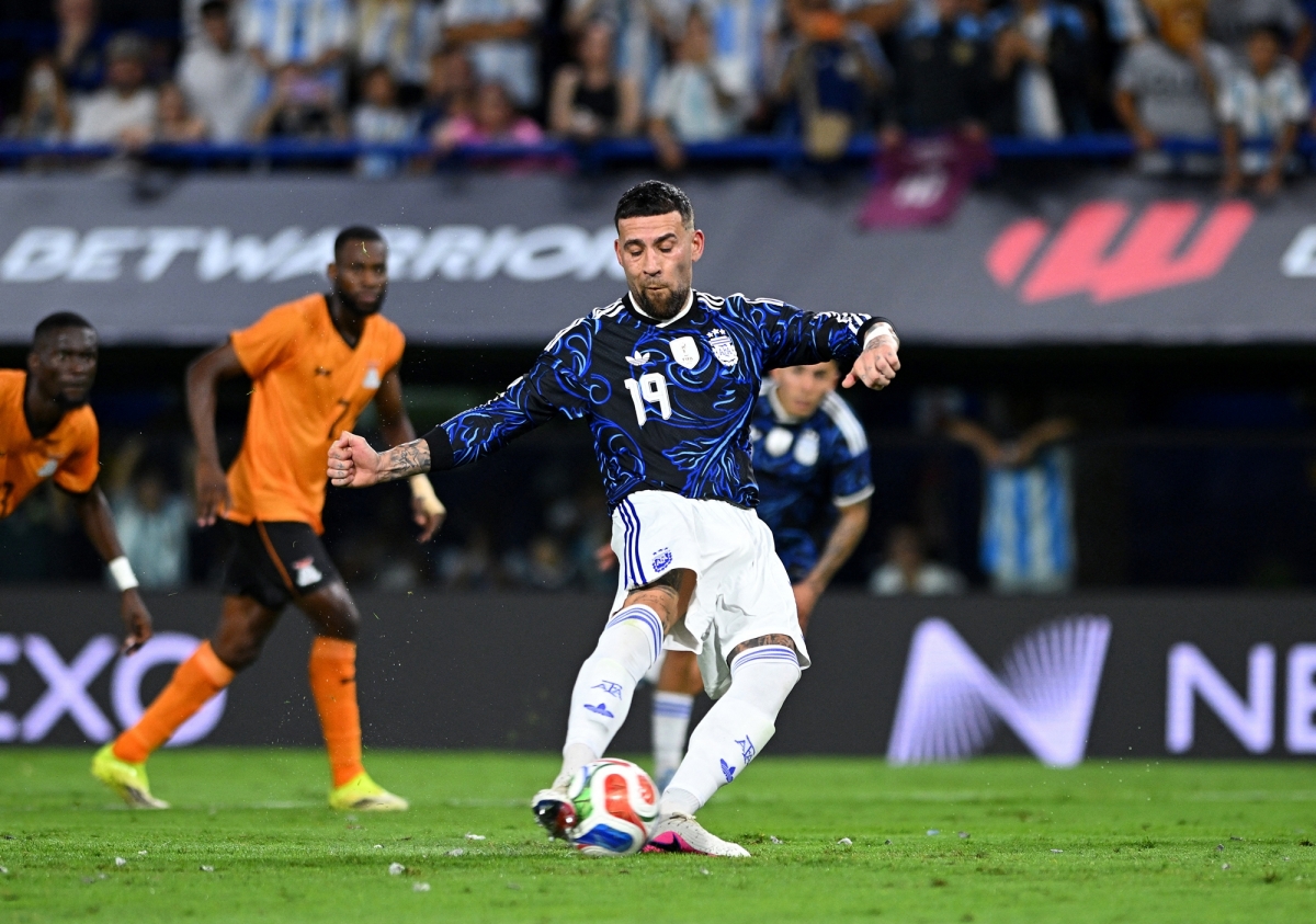 Tuy nhiên, điểm nhấn lớn nhất của Lionel Messi ở trận này là tình huống nhường cho Nicolas Otamendi thực hiện quả phạt đền trong hiệp 2.