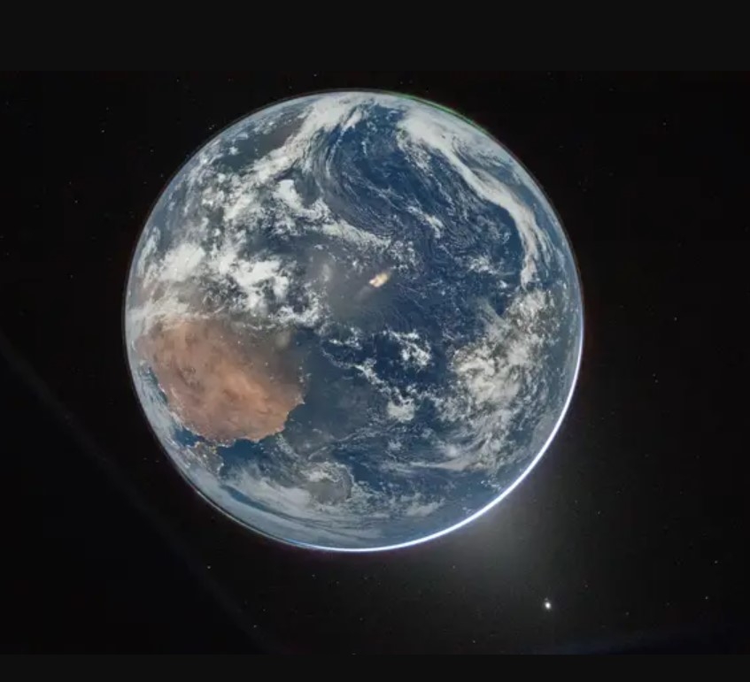 Chỉ huy Reid Wiseman đã chụp bức ảnh Trái Đất này từ cửa sổ của tàu vũ trụ Orion. Ảnh: NASA/Reid Wiseman