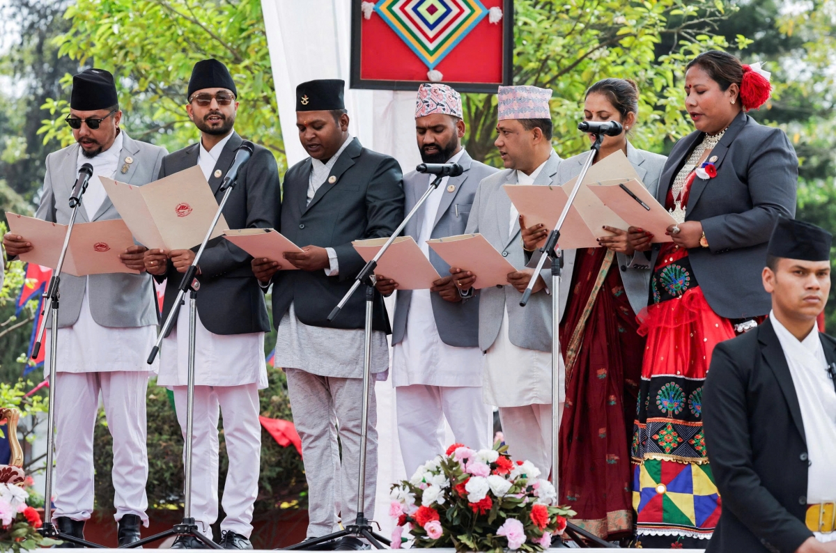 Các Bộ trưởng Nepal tuyên thệ nhậm chức ngày 27/3/2026 (Ảnh: Reuters)