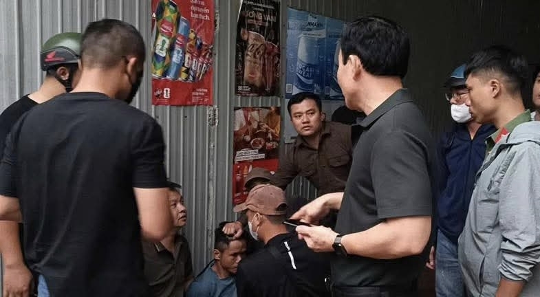 Lực lượng chức năng bắt giữ nghi phạm