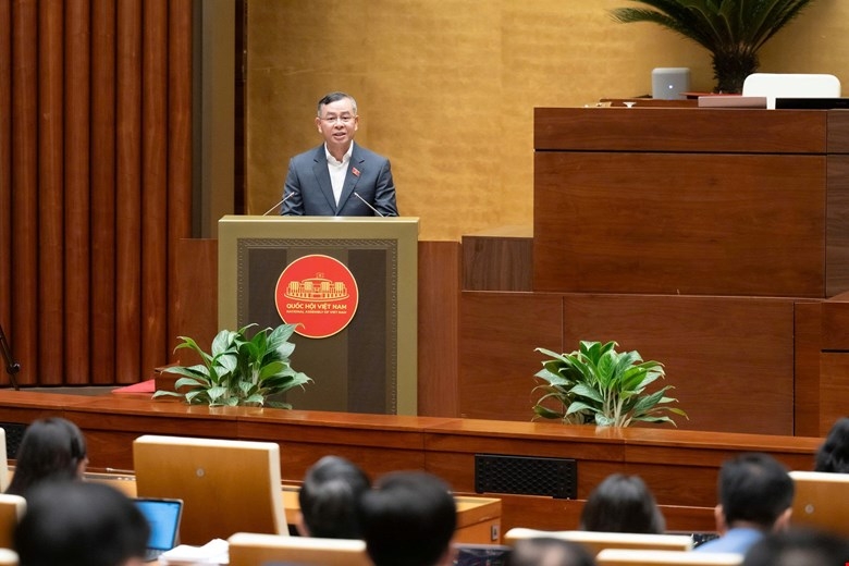 Bô trưởng Bộ Tài chính Ngô Văn Tuấn giải trình tại phiên thảo luân