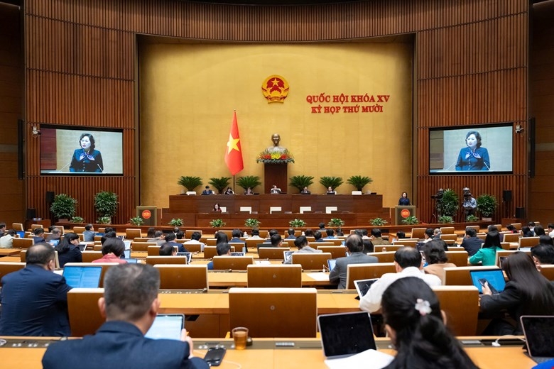 Phó Chủ tịch Quốc hội Nguyễn Thị Hồng điều hành phiên họp