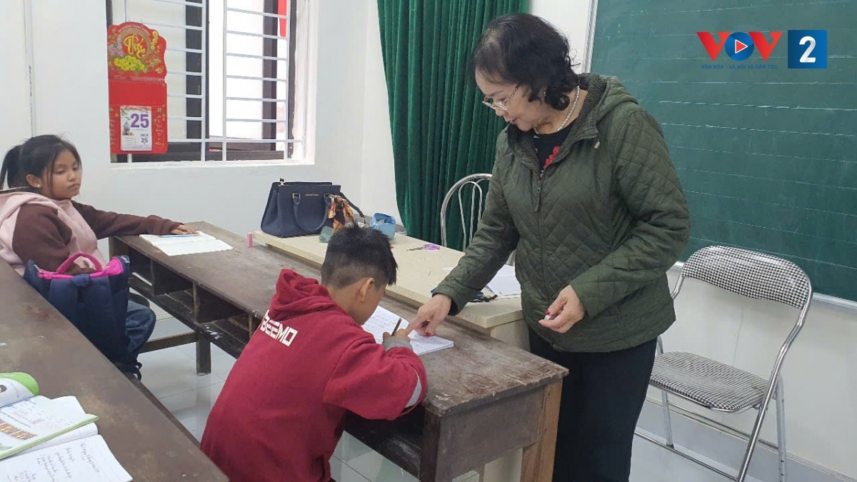 Với bề dày kinh nghiệm công tác, người cao tuổi được ví là "kho tàng tri thức"