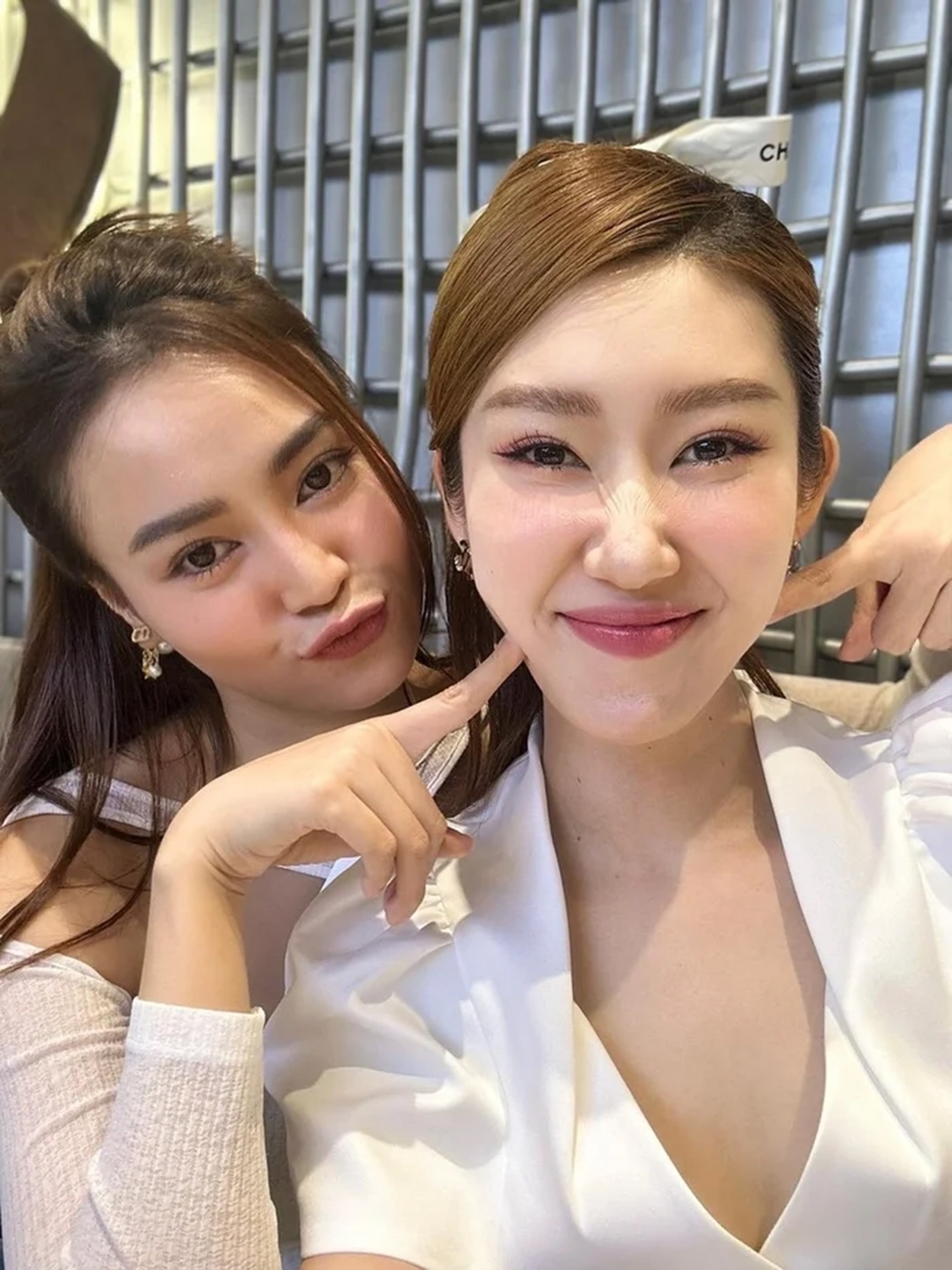 Ninh Dương Lan Ngọc không giấu được sự bất ngờ trước mức độ đầu tư hoành tráng mà Thúy Ngân dành cho sinh nhật của mình. Cô thốt lên đầy hào hứng: "Tưởng đám cưới em không đó".