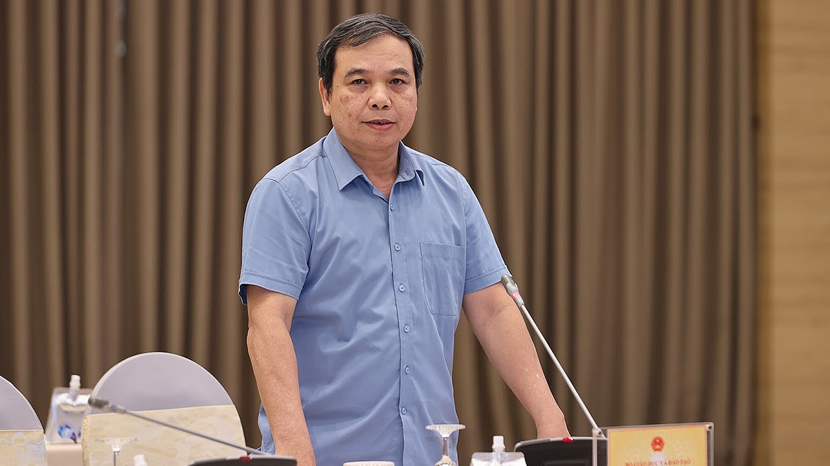 Ông Hoàng Đức Minh, Vụ trưởng Vụ Học sinh sinh viên (Bộ Giáo dục và Đào tạo) trả lời câu hỏi của báo chí (Ảnh: VGP)