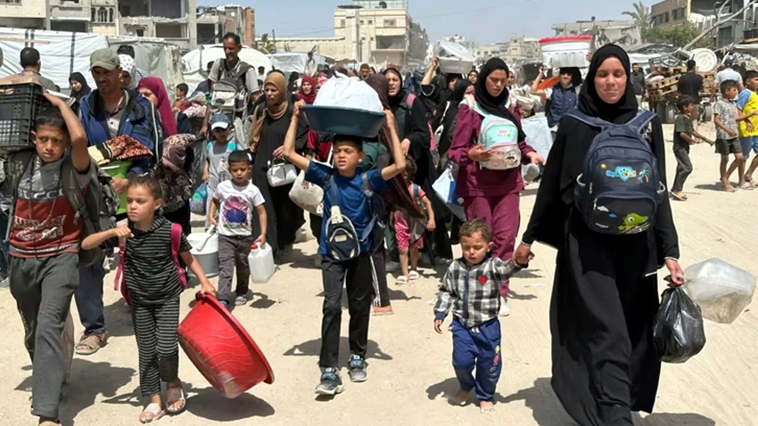 Người Palestine ở Gaza liên tục phải sơ tán để tránh bom đạn và theo lệnh của quân đội Israel. Ảnh: Moaz Abu Taha/ APA/ ZUMA Press