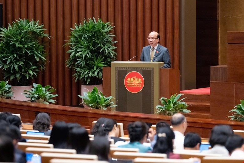 Chủ nhiệm Ủy ban Pháp luật và Tư pháp Phan Chí Hiếu báo cáo thẩm tra