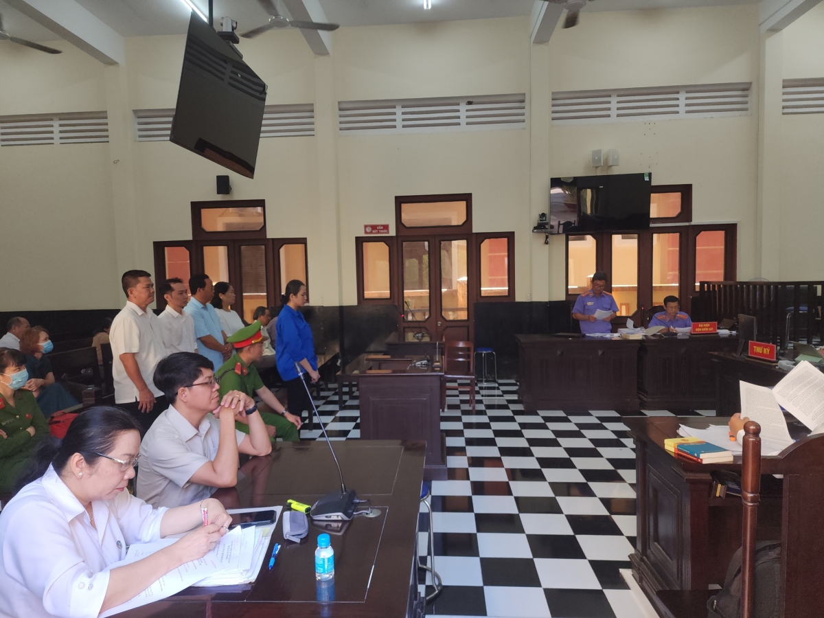 Phiên Tòa xét xử vụ sai phạm tại Ban Thi đua - Khen thưởng tỉnh Tiền Giang (cũ) kéo dài nhiều ngày.