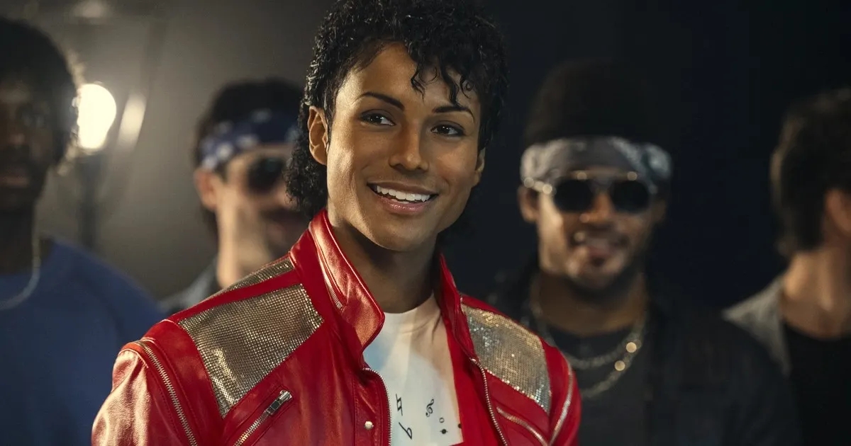Jaafar Jackson gây sốc với ngoại hình giống Michael Jackson đến từng đường nét.