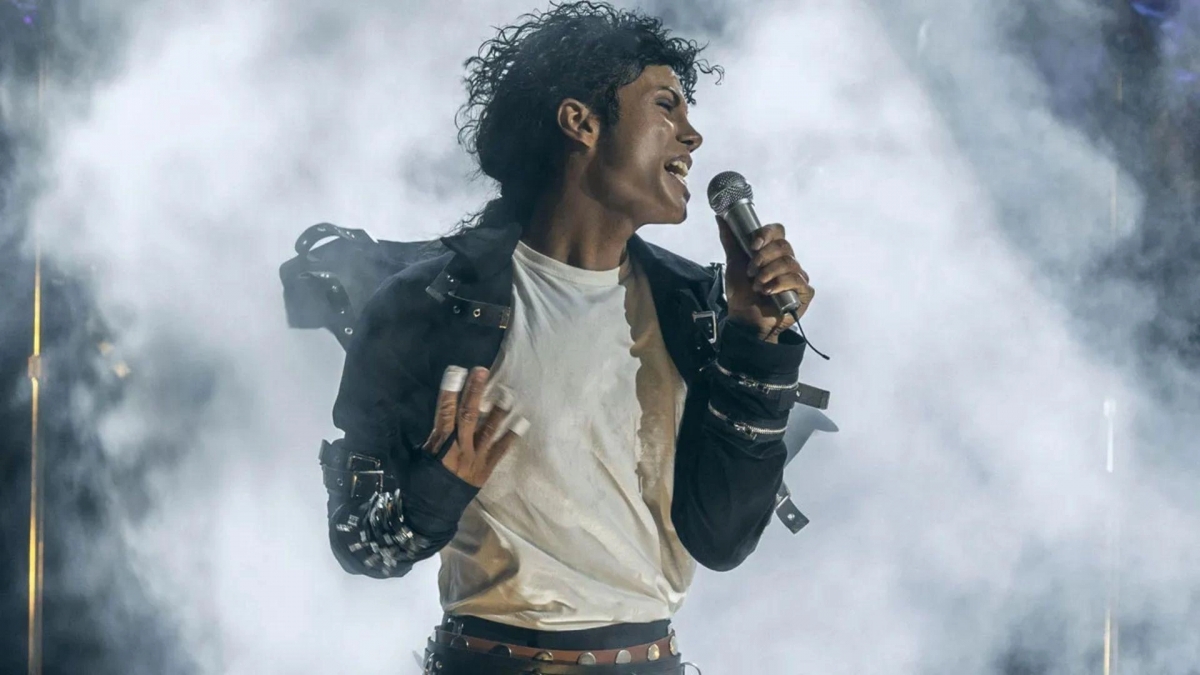 Jaafar Jackson trong tạo hình Michael Jackson, gây ấn tượng mạnh với sự tương đồng gần như tuyệt đối về thần thái và chuyển động.
