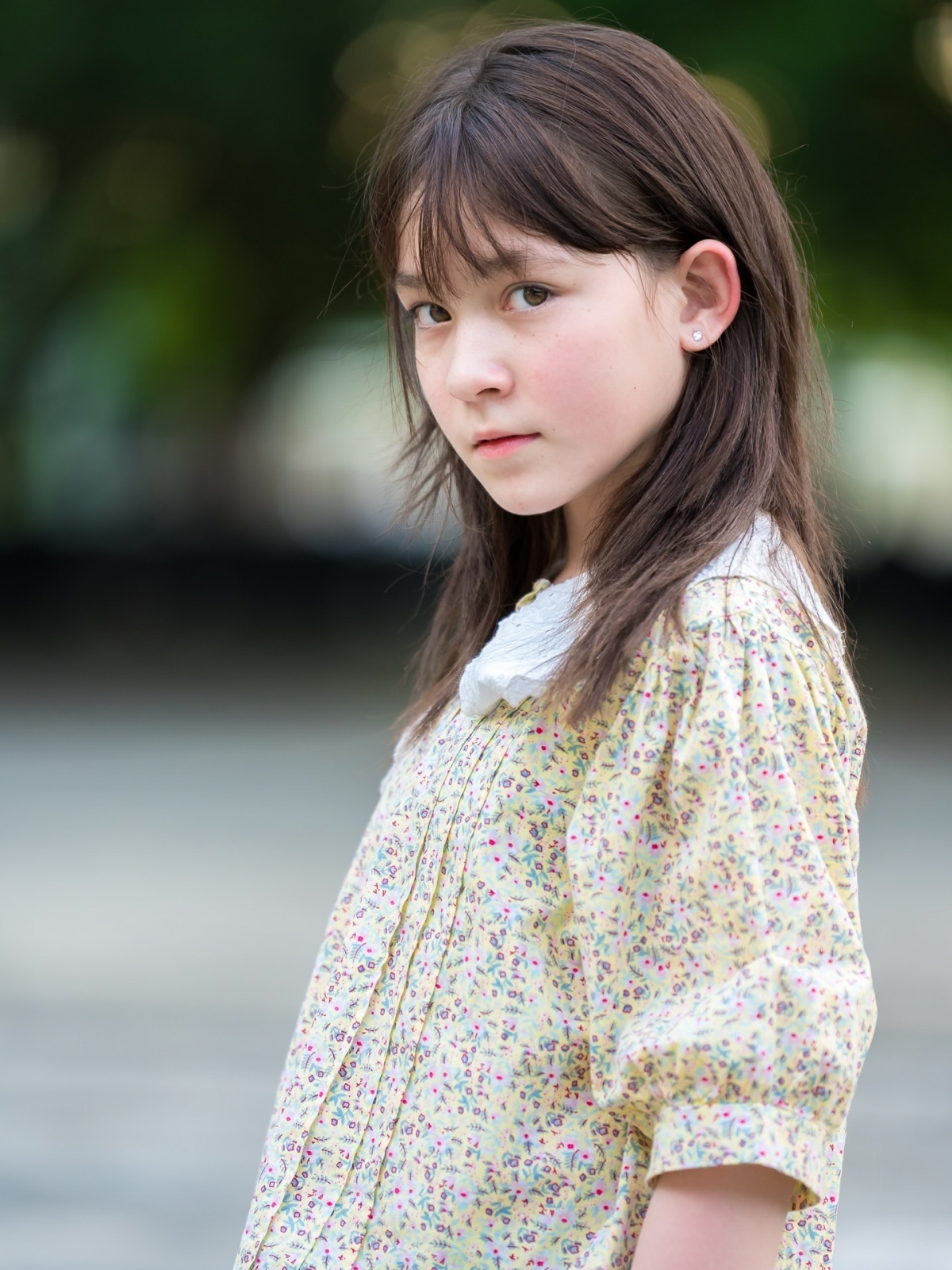 Sao nhí Thái Lan từng gây sốt khi tham gia loạt phim kinh dị ăn khách "Tee Yod: Quỷ ăn tạng" qua 3 phần, ghi dấu ấn với khả năng nhập vai ấn tượng, đặc biệt trong những phân đoạn nhân vật bị quỷ ám đầy rùng rợn.