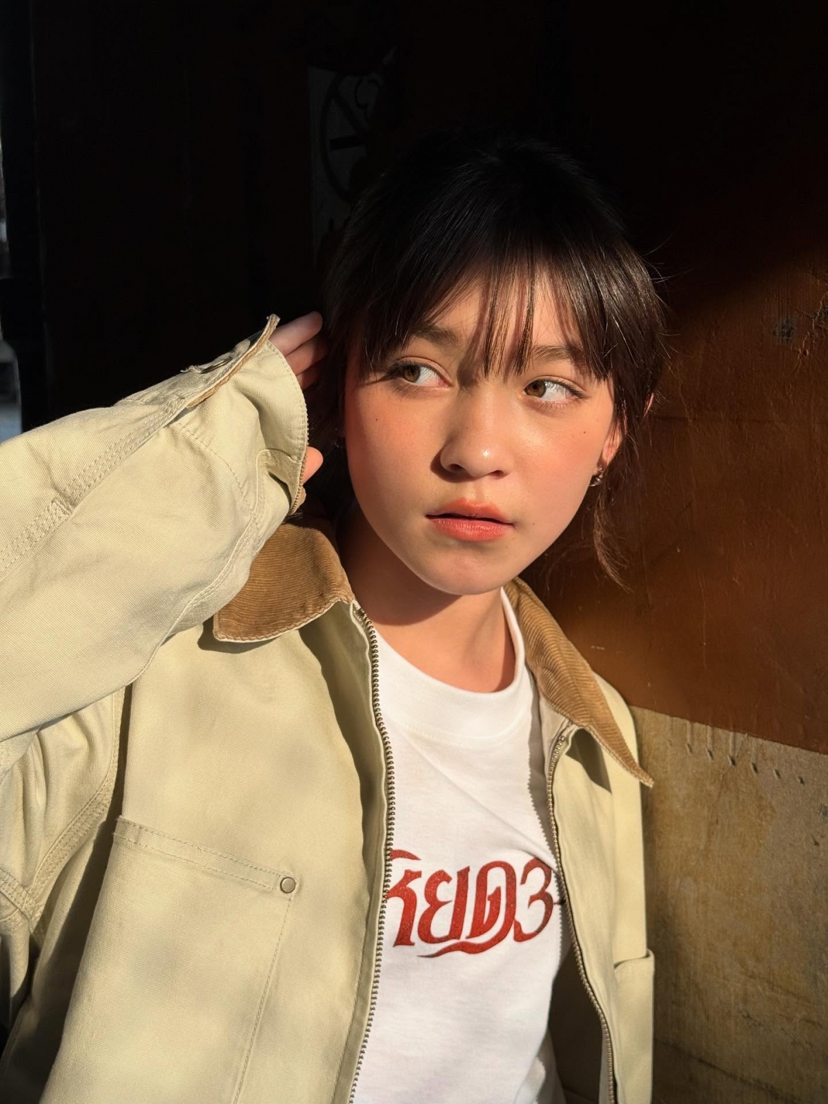 Nina chia sẻ rằng ban đầu cô bé cảm thấy khá áp lực vì có nhiều phân đoạn thoại bằng tiếng Việt. Để chuẩn bị cho vai diễn, cô bé đã cùng ê-kíp dành nhiều thời gian nghiên cứu nhân vật cũng như tìm hiểu các truyền thuyết địa phương.