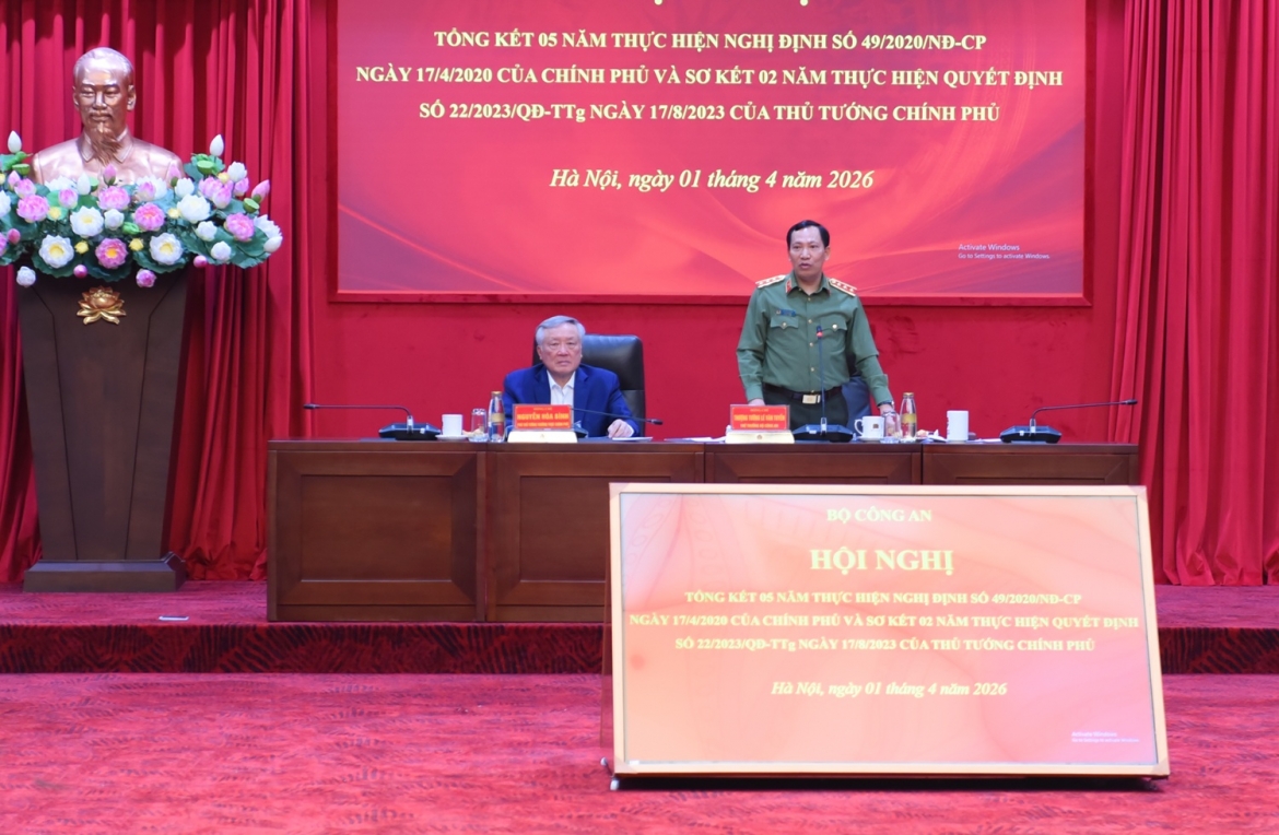 Phó Thủ tướng Thường trực Chính phủ Nguyễn Hòa Bình và Thứ trưởng Bộ Công an, Thượng tướng Lê Văn Tuyến dự và chủ trì hội nghị. (Ảnh: Trọng Phú)