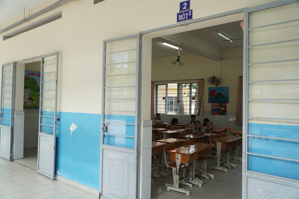Một số lớp học của trường sáng nay vắng khá nhiều học sinh