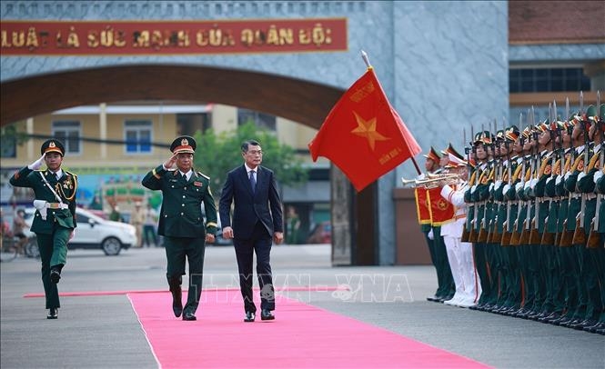 Thủ tướng Lê Minh Hưng duyệt đội danh dự