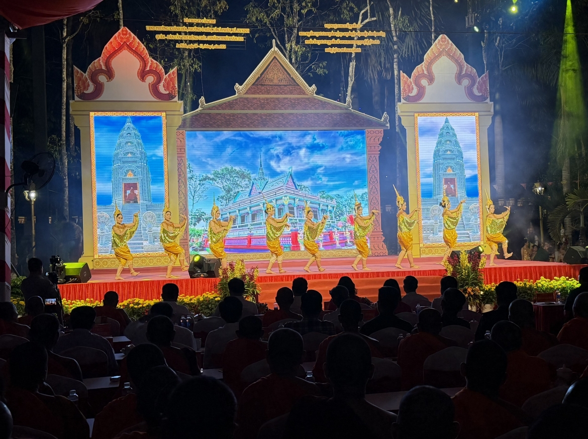 Quang cảnh Chương trình Tổng kết các hoạt động Tết Quân dân mừng Chôl Chnăm Thmây năm 2026