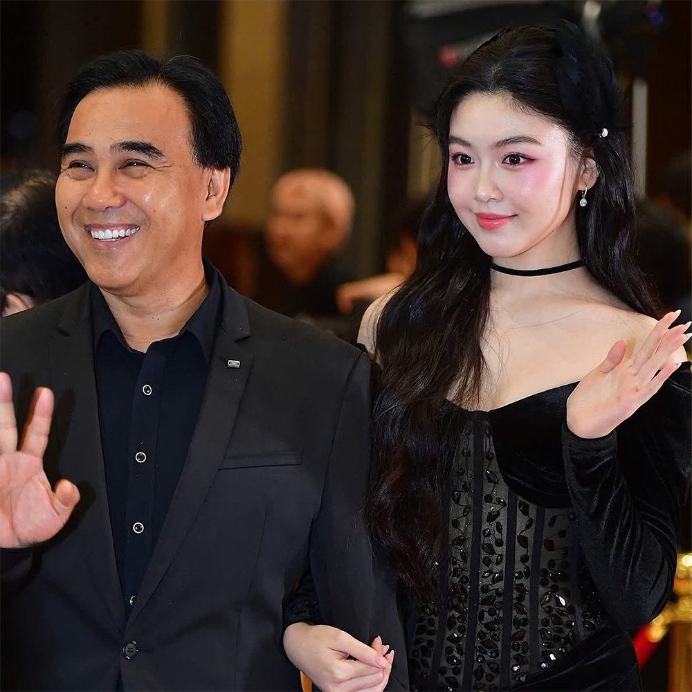 MC Quyền Linh nhắn con gái: “Xin chào Lọ Lem thương yêu của ba, chào cô sinh viên năm 2 với nhiều ý chí và nghị lực. Ba có thể đếm được bao nhiêu ngày tháng đưa con đến trường nhưng ba không thể đếm được những tình yêu thương của ba dành cho con”.