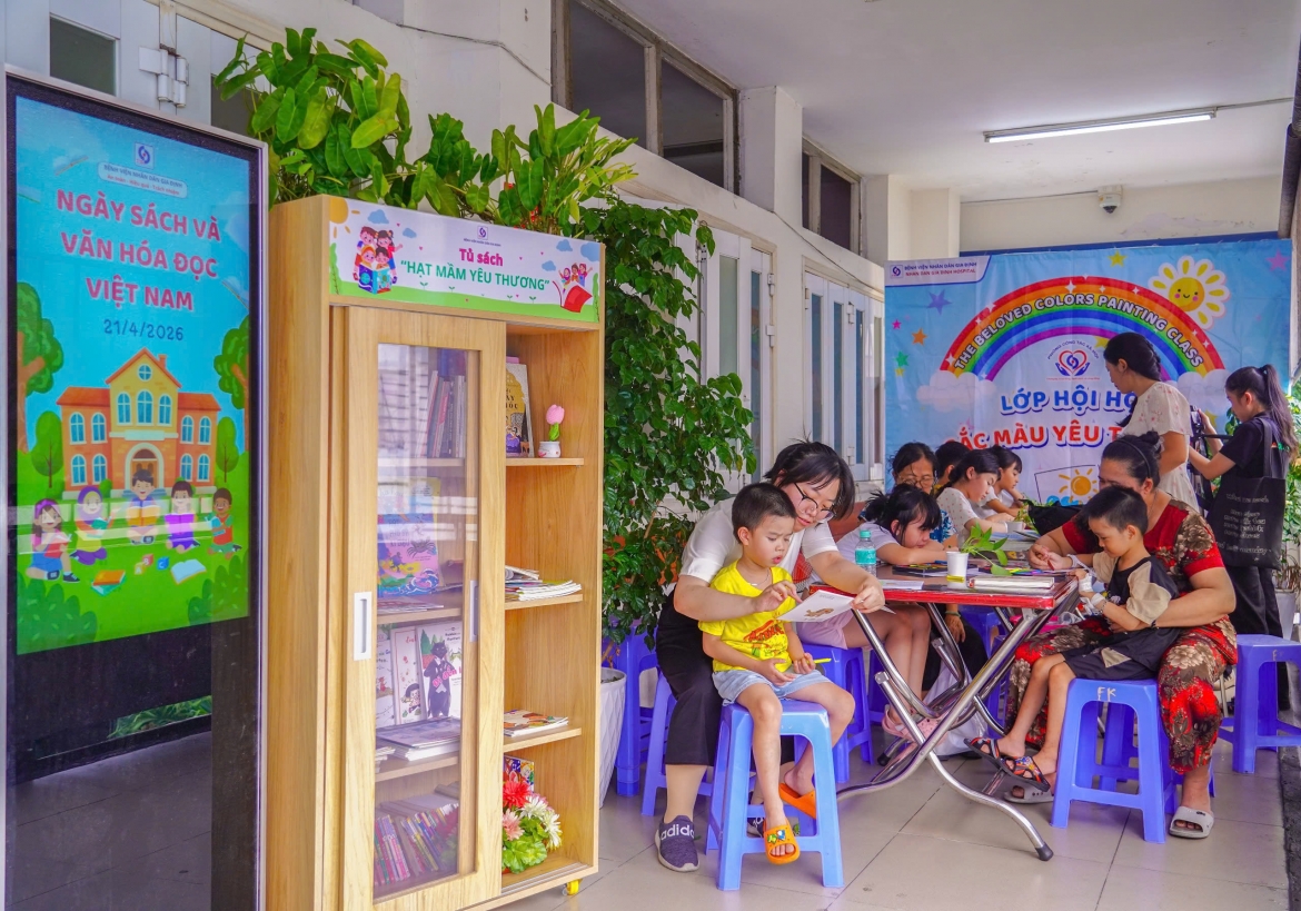 Tủ sách "Hạt mầm yêu thương" của Bệnh viện Nhân dân Gia Định hướng ứng ngày sách và văn hoá đọc Việt Nam năm 2026 (ảnh: BVCC)